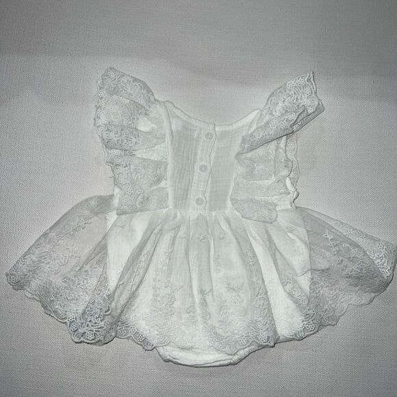 Sweet Gabby Romper NEVER WORN - Picture 2 of 3